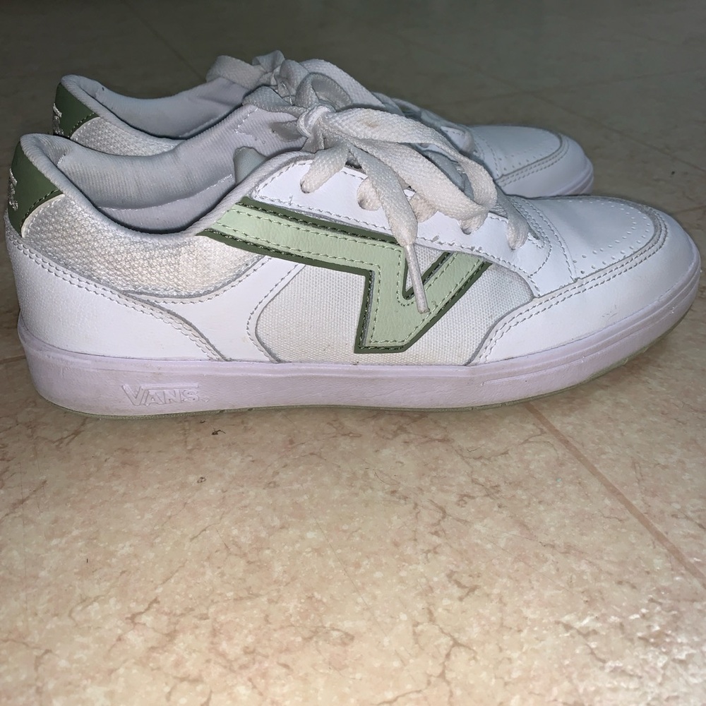 Vans Comfycush
(US Womens 7.5; US mens 6)